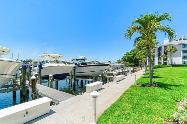 Building Photo - 342 Bay Colony Dr N Rental