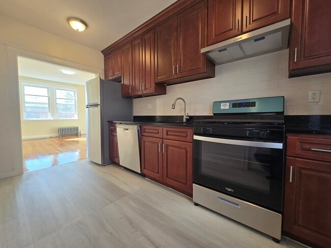 Building Photo - 183 Kent St Unit 5