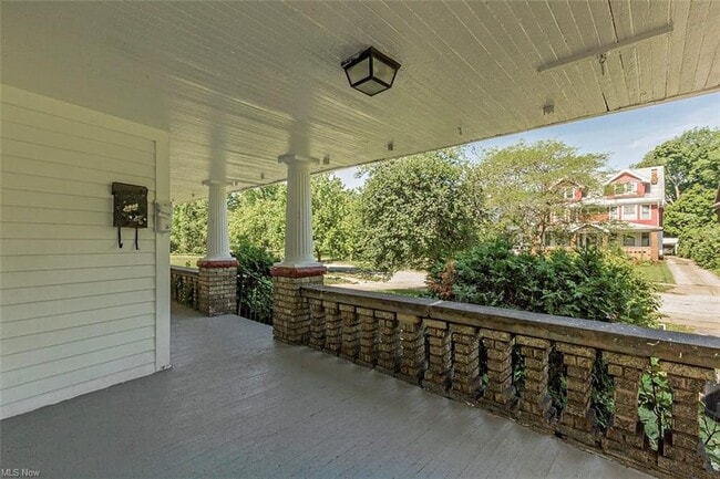 Covered Front Porch - 2407 Woodmere Dr