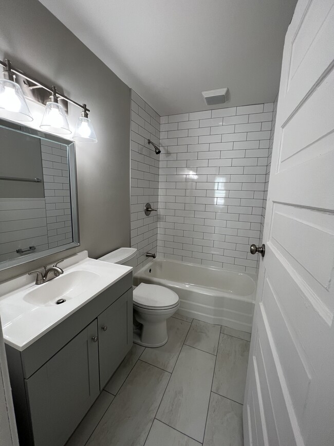 Photo - 607 Fulton St E