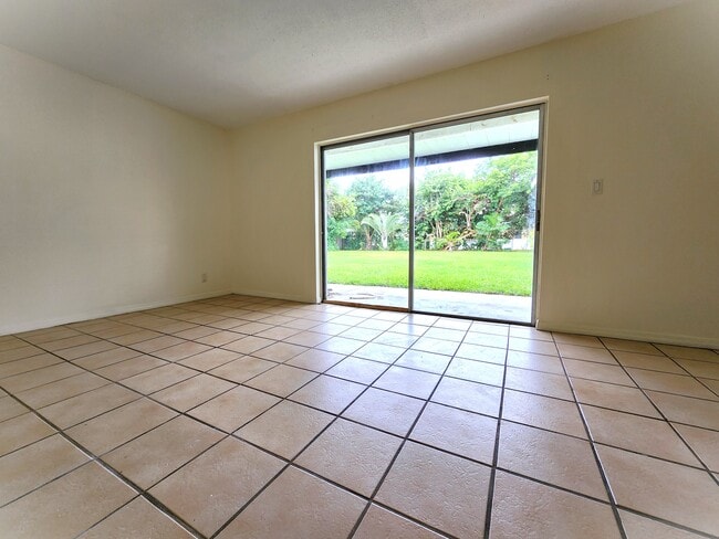 Photo - 115 Coral Way E