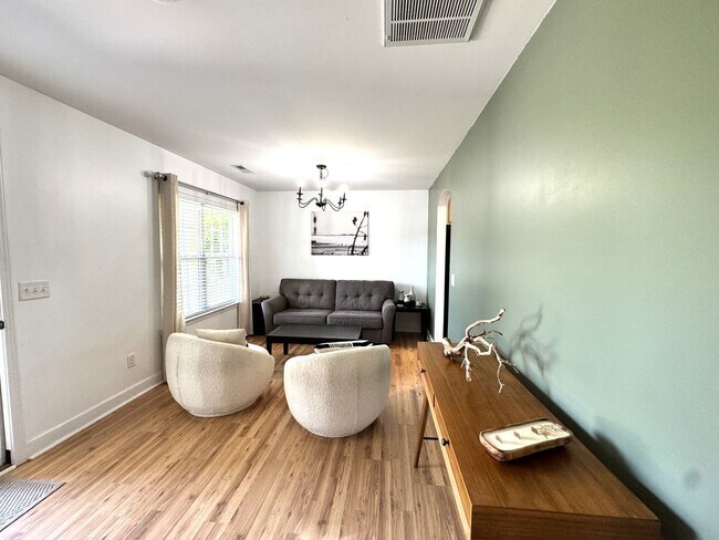 Photo - Minutes to the Beach! Conveniently located between Jacksonville & Wilmington
