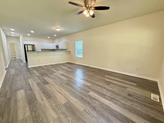 Photo - 1582 Hobbs Island Rd SE