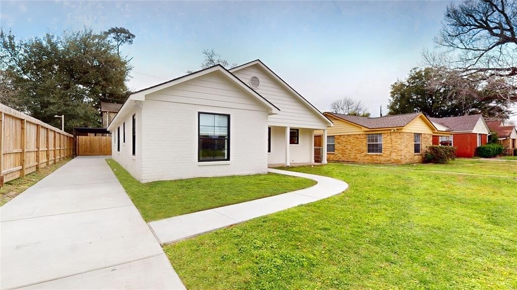 Photo - 304 Graceland St