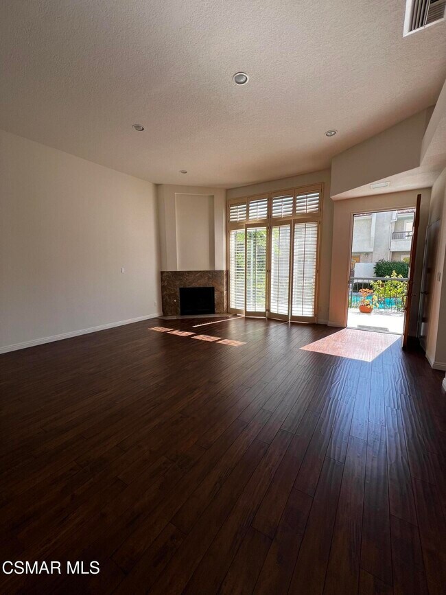 5401 Zelzah Ave