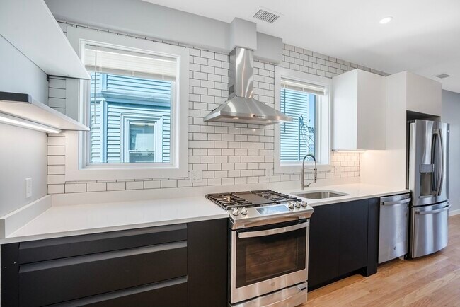 Photo - 27 Linden St Unit 1