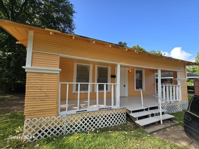 Photo - 755 Doucette Ave
