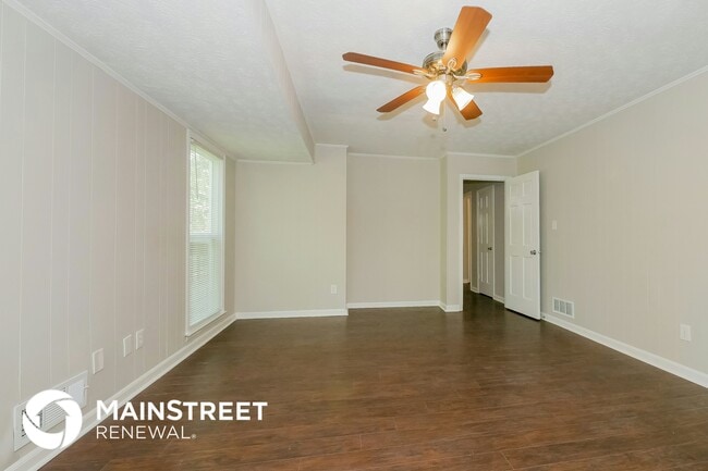 Photo - 6650 Walker Rd
