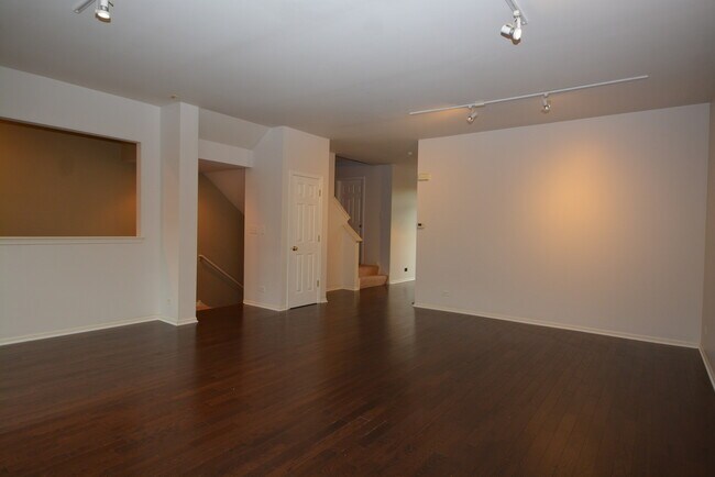 Photo - 439 N Commerce St