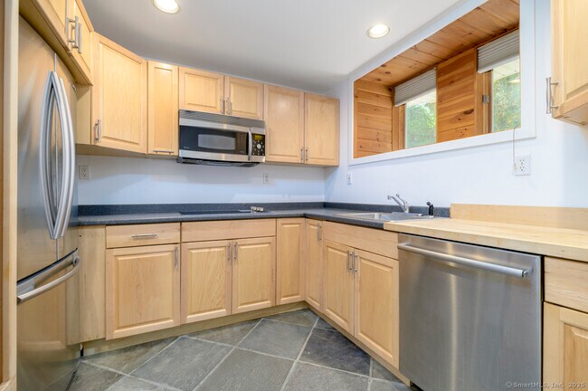 Photo - 231 Flax Hill Rd Unidad C