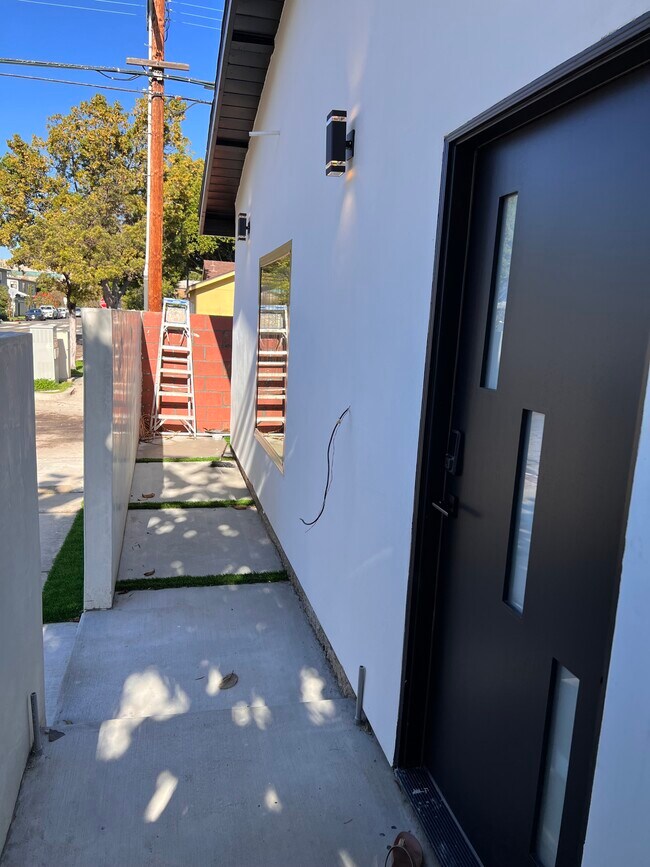 Front Door Entrance - 2901 Virginia Ave