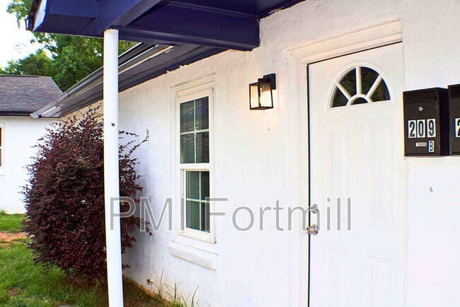 Photo - 209B Friedheim St