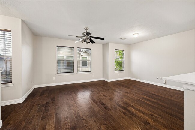 Photo - 1510 Robin St