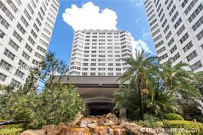 Building Photo - 905 Brickell Bay Dr Unit 1126
