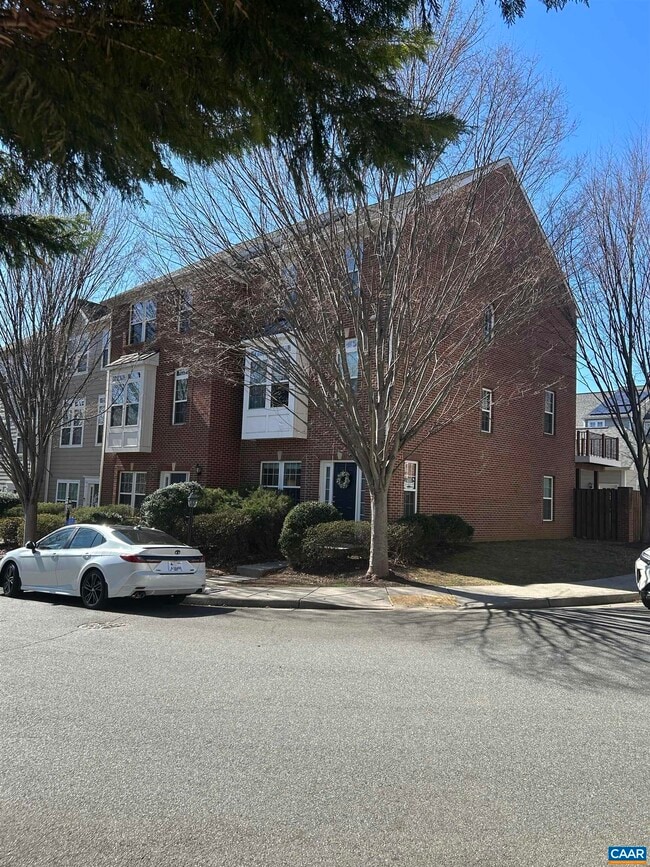 Photo - 735 Rainier Rd