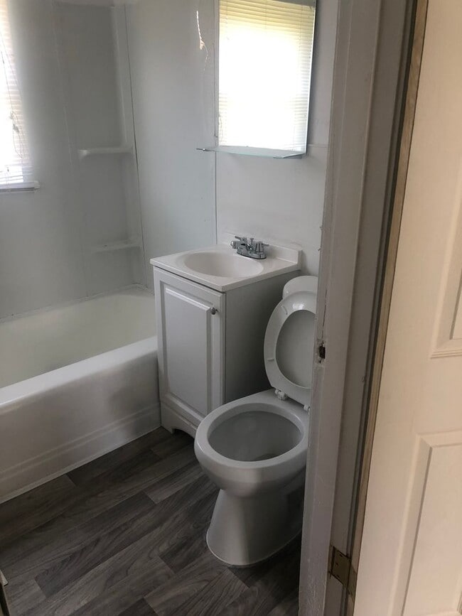 Photo - 1 Bedroom Newly renovated garden style apartments available for rent Unidad 1791 MOUND ST