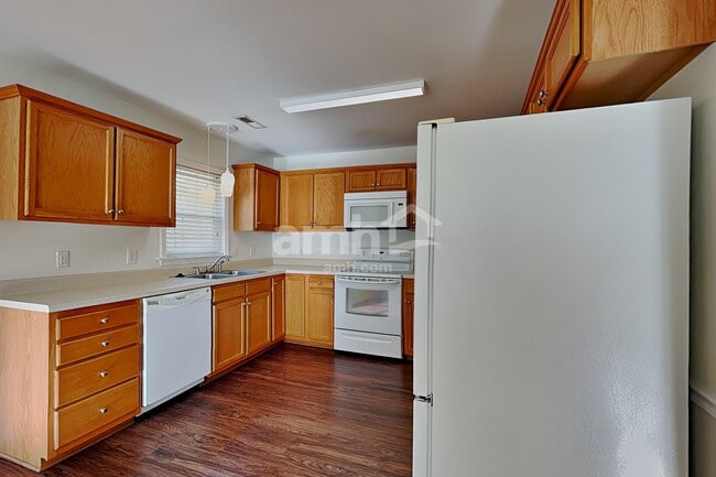 Photo - 1867 Longmont Dr