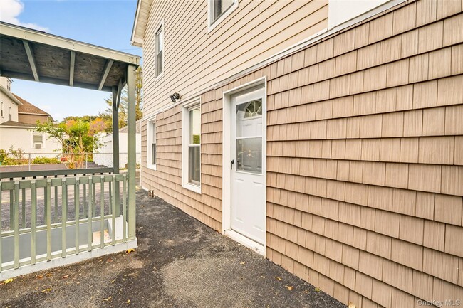 Building Photo - 41 Saratoga Ave