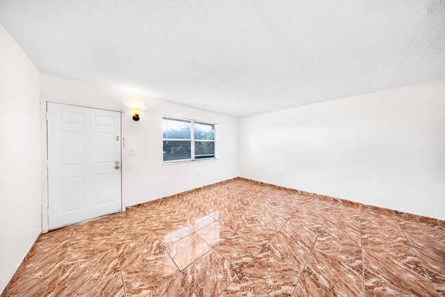 Photo - 301 NW 177th St