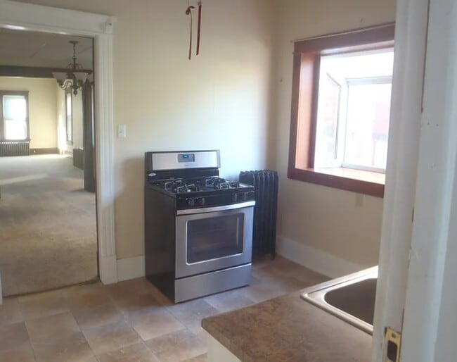 Photo - 541 W 9th St