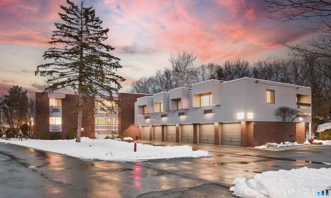 Building Photo - 92 Wilton Crest Rd