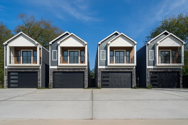 Building Photo - 2427 Parker Rd