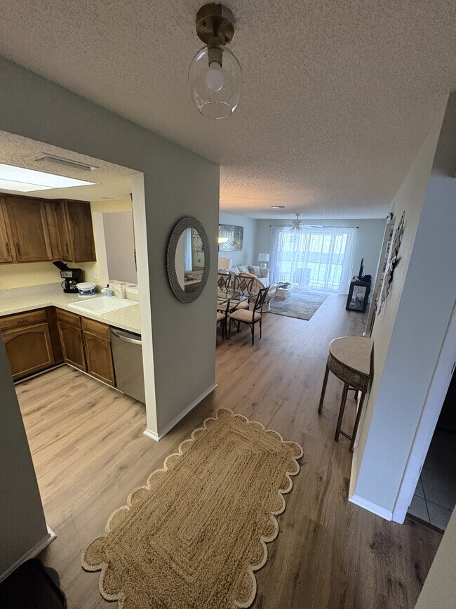 Photo - 305 Mission Trail W