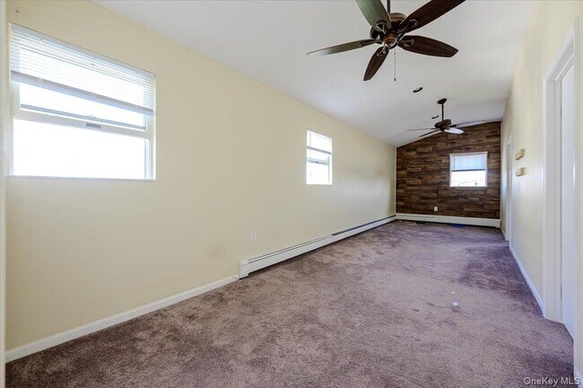 13 Truxton Rd Unit Upper