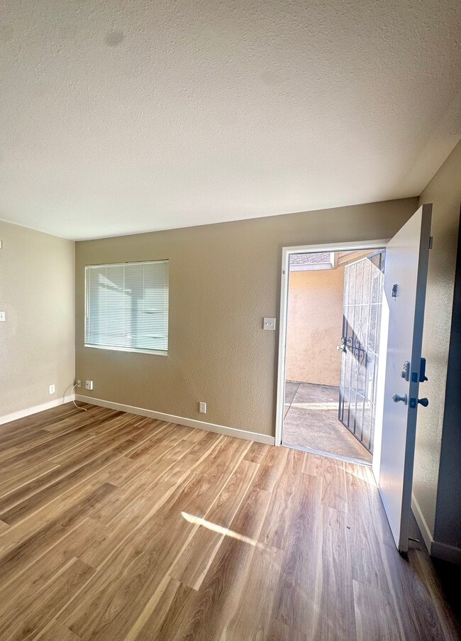 Photo - 2221 Dogwood Way