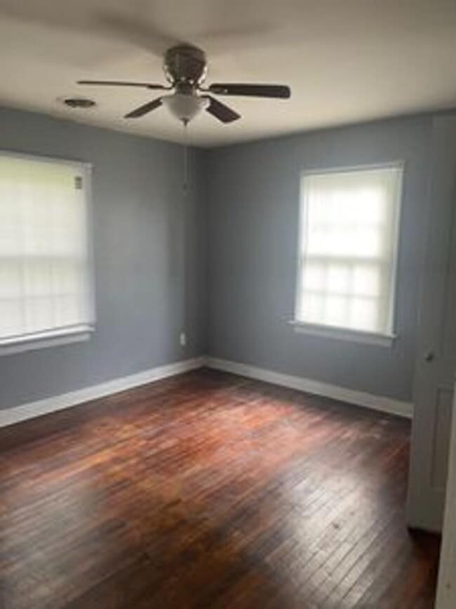 Photo - 2 bed house on Rva Northside!  Central hvac, hardwoods,all electric, lots of parking, laundry,