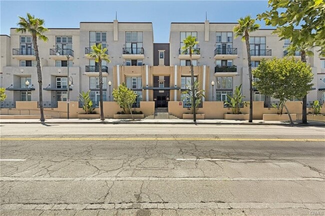 Building Photo - 360 W Ave 26 Unit 323 Rental