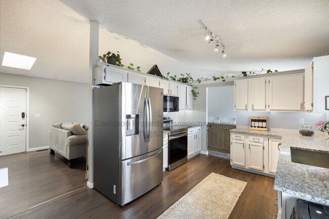 Photo - Beautiful 5 Bedroom House in Fountain Valley