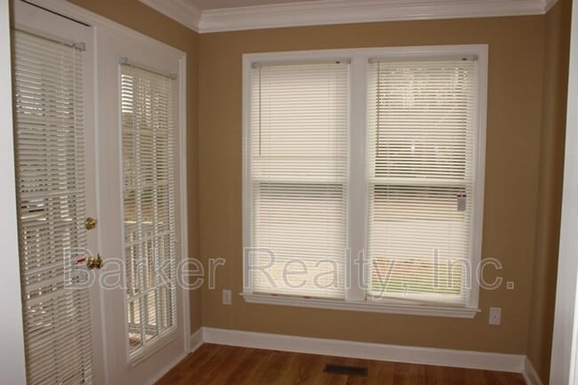 Photo - 905 Oakwater Dr