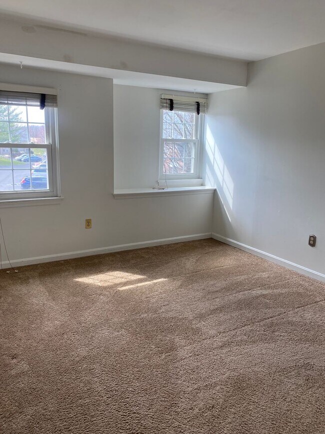 Photo - Great ‘Seven Oaks’ Condo