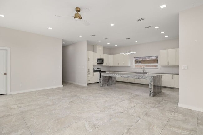 Photo - 2041 Lake View Dr