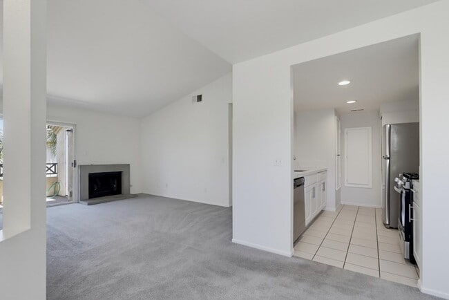 2047 Lakeridge Cir Unit 201