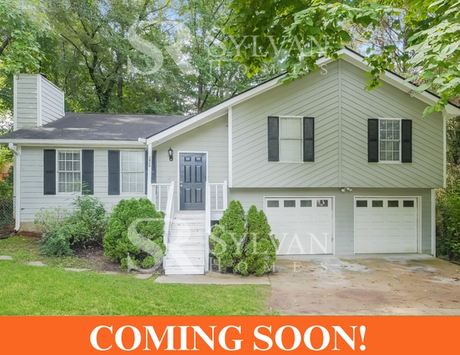 Building Photo - Immerse yourself in comfort and convenience