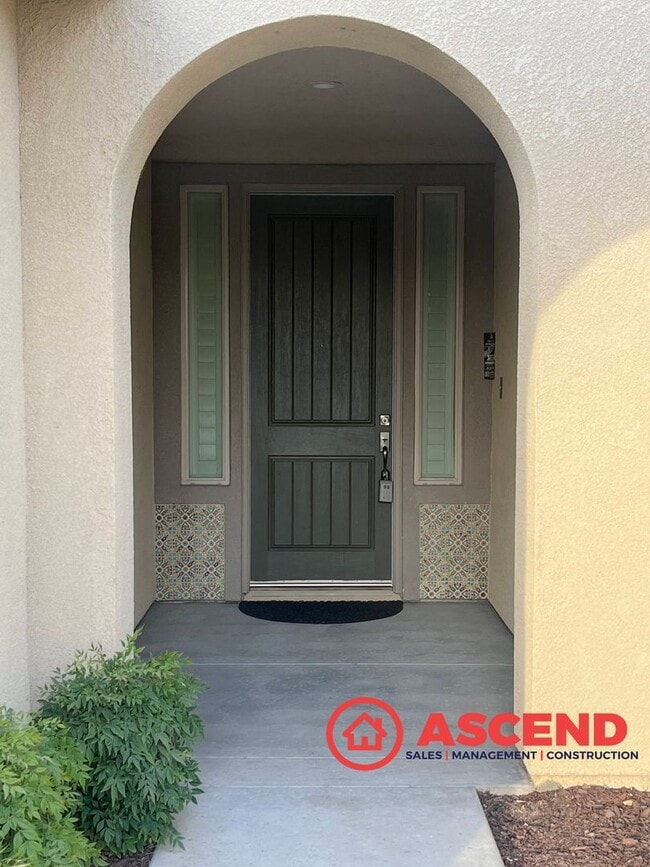 Photo - Alluring Home Located In HOA!
