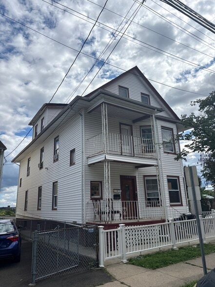 146 N 4th St