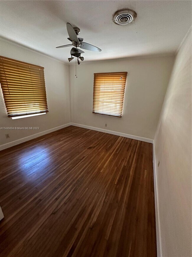 Photo - 1635 Washington St