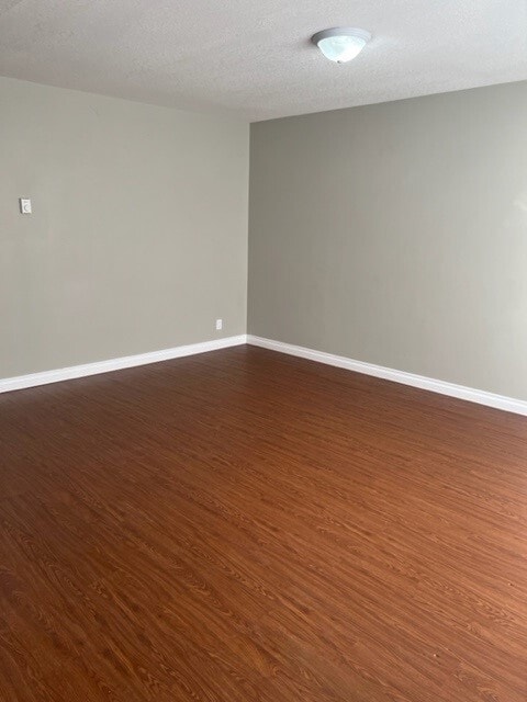 Photo - 9904-9995 Street - St