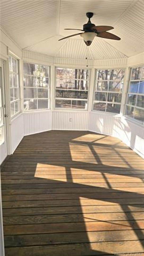 Photo - 305 Peachtree Ln