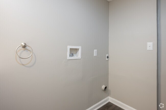 2BR, 1BA - 900SF - Laundry