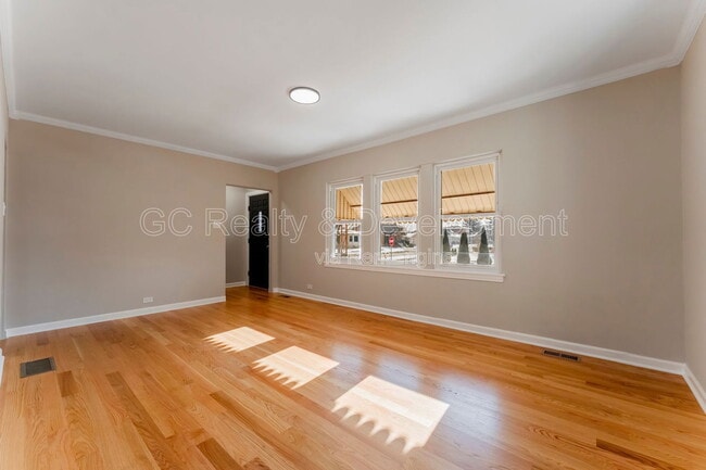 Photo - 3303 Division St