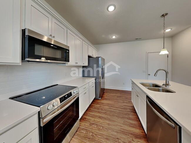 Photo - 933 Castor Dr