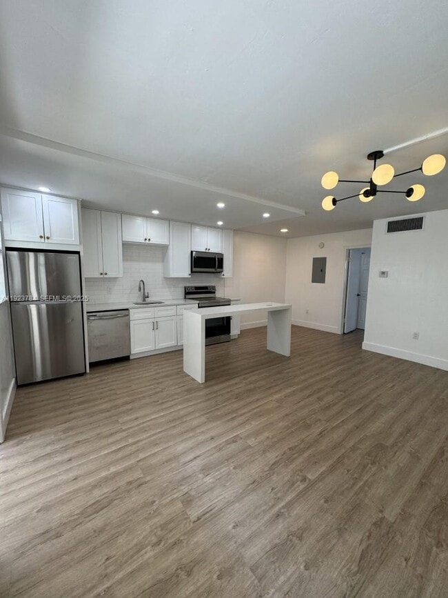 Building Photo - 1720 Cleveland St Unit 110w