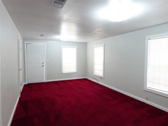 Photo - 4818 Hirsch Rd