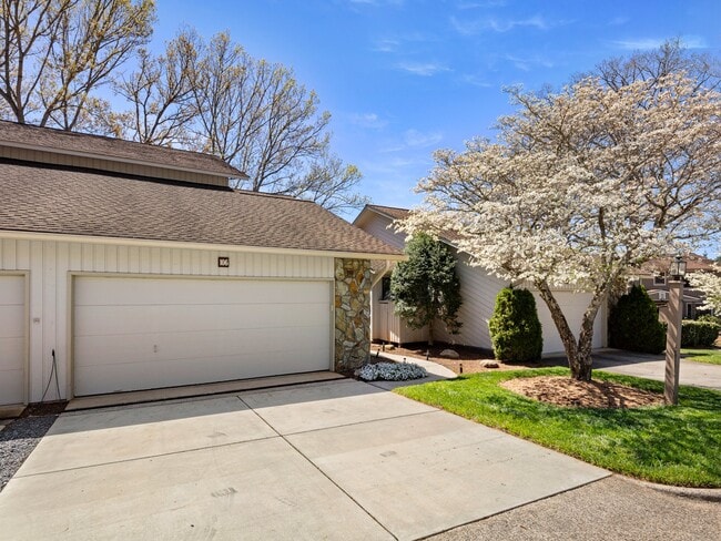 Photo - 106 Clubwood Ct