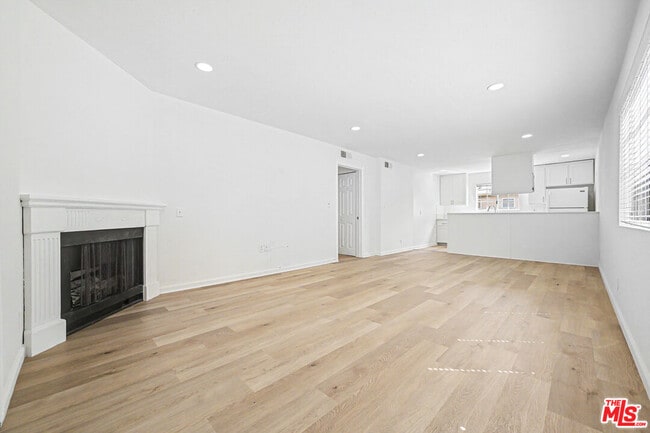 Photo - 1820 S Barrington Ave Unit 202