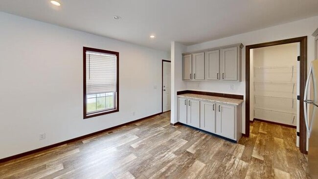 Photo - 164 Northwest Dr